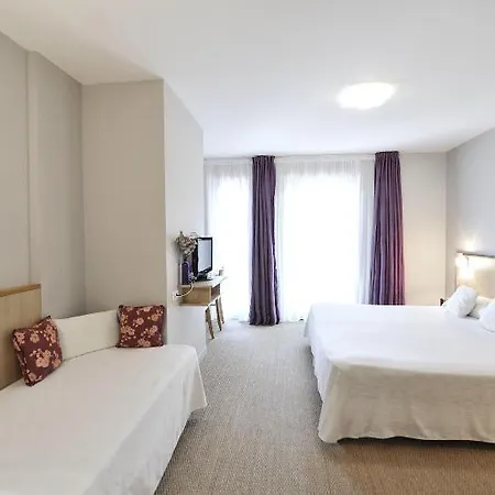 ホテル レ ゼスクラルジ ロカマドゥール