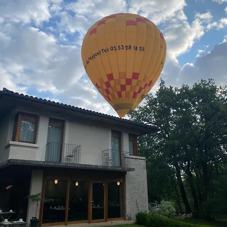 ホテル レ ゼスクラルジ 3*