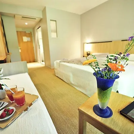 レ ゼスクラルジ 3* ロカマドゥール