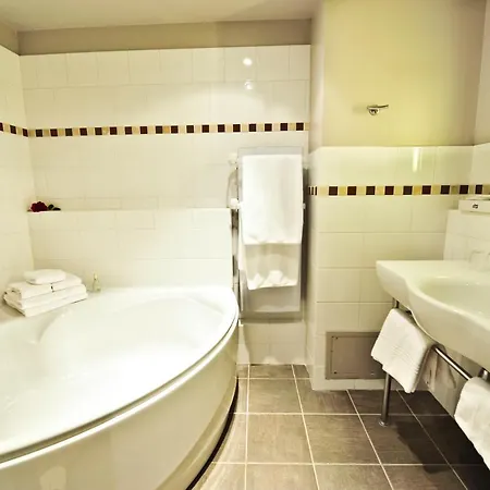 ホテル レ ゼスクラルジ 3*